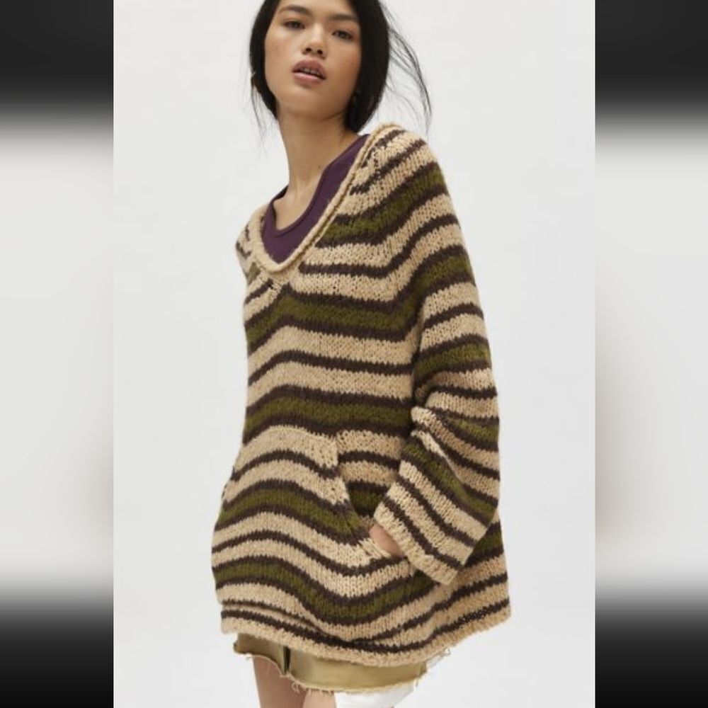 BDG soft cozy striped Pullover V-Neck Sweater size s